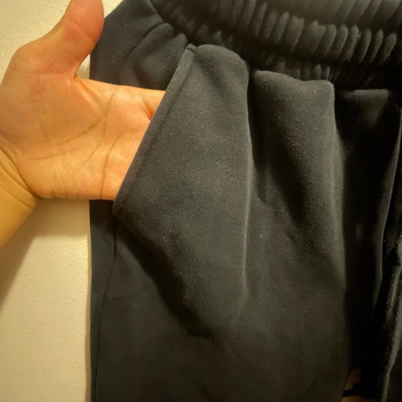 Fabletics Black Sweatpants - Picture 2 of 5